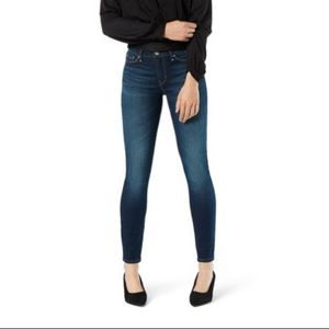 NWOT Levi’s dark wash signature jeans